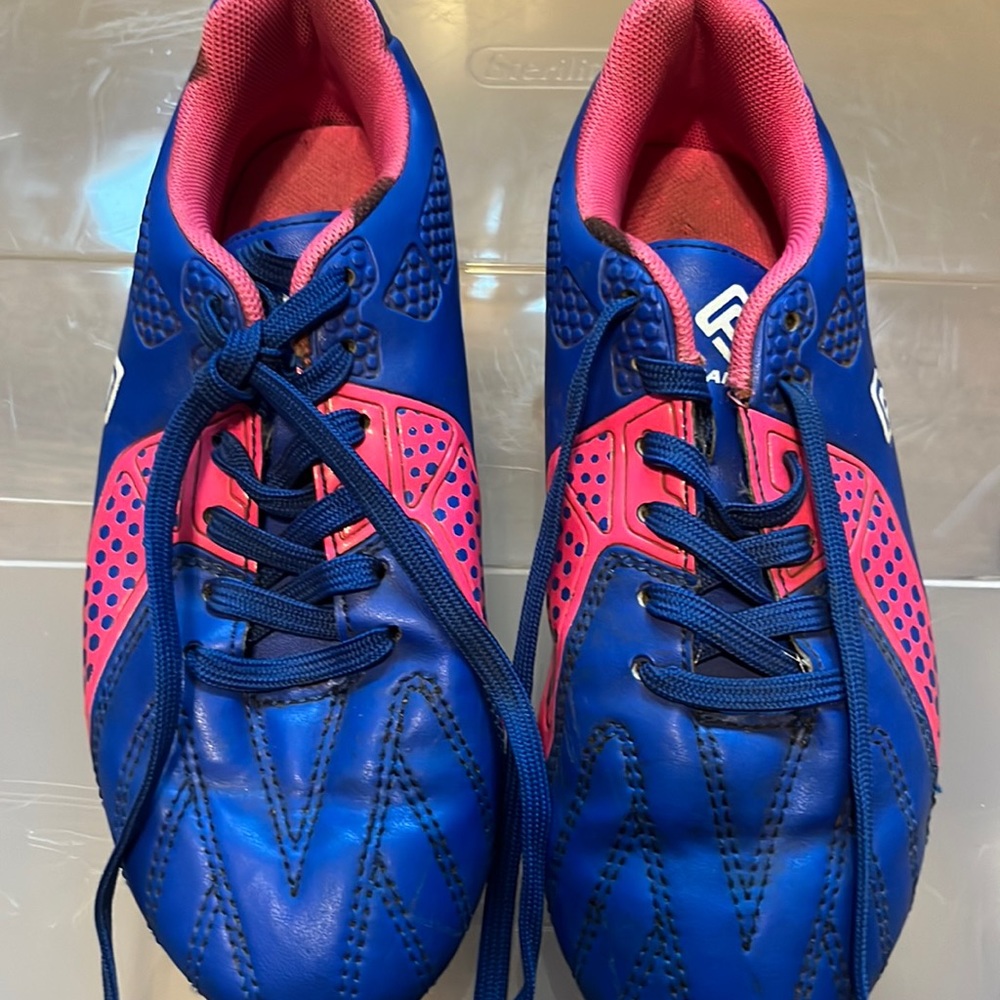 Girls soccer cleats size 2